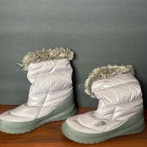 The North Face Women's Light Gray Winter Boots with Fur